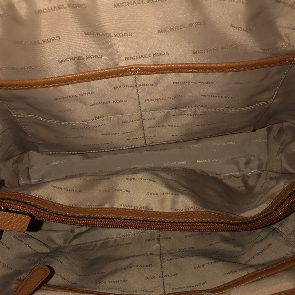 Michael Kors Riley Large Satchel - Picture 2 of 14